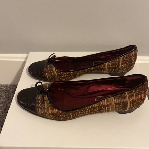 Saks Fifth Avenue made in Italy 8.5 shoes - Picture 2 of 9